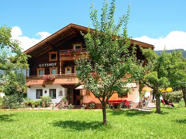 A traditional wooden building with a sign reading "GUTSHOF".