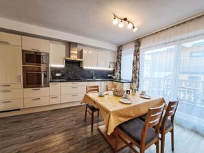 Kjøleskap, mikrobølgeovn, ovn og oppvaskmaskin