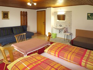 3 bedrooms, Internet