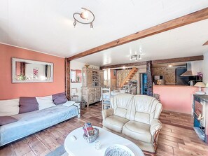 Fernseher, Kamin, Tischtennisplatte