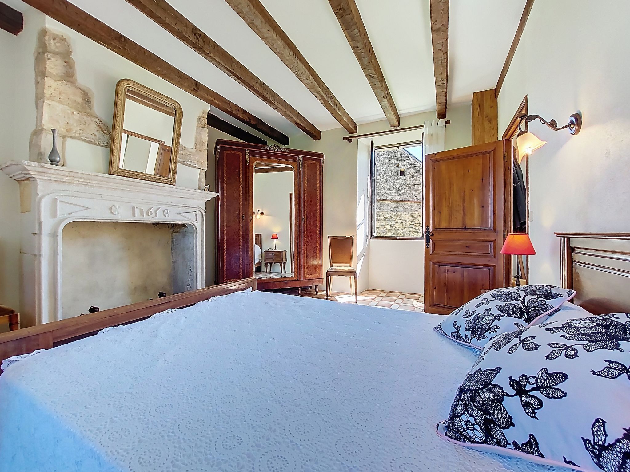 3 Schlafzimmer, Schreibtisch, Bügeleisen/Bügelbrett, WLAN