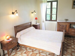 3 dormitorios, escritorio, tabla de planchar con plancha y wifi