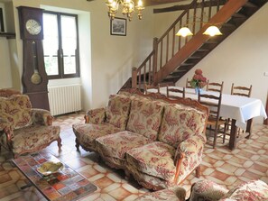 TV, lareira, DVD player