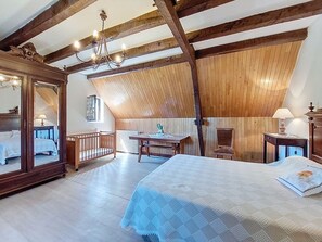 3 camere, una scrivania, ferro/asse da stiro, Wi-Fi