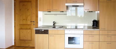 Fridge, oven, toaster, cookware/dishes/utensils