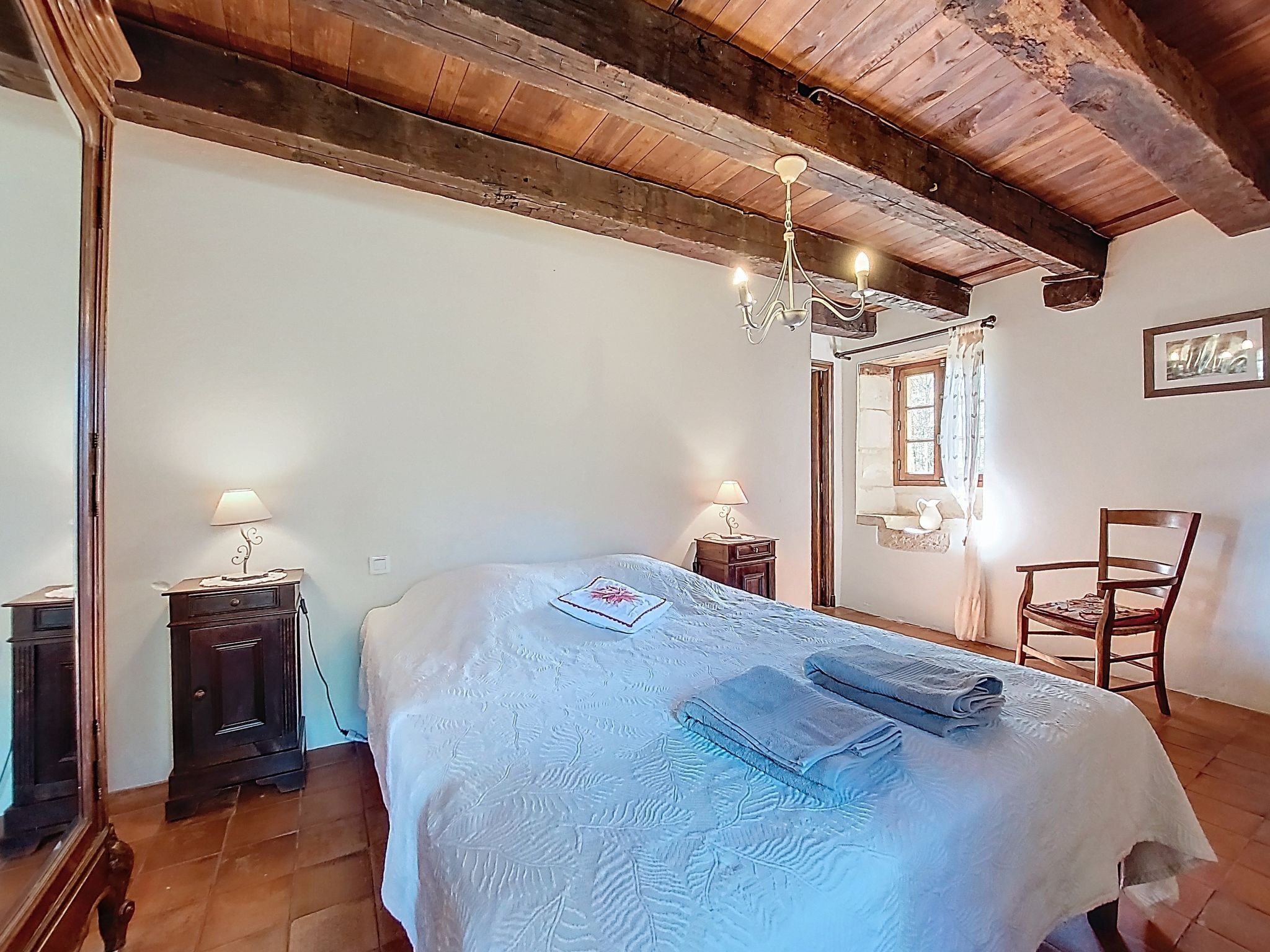 2 bedrooms, desk, iron/ironing board, WiFi