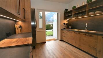 Kühlschrank, Mikrowelle, Ofen, Geschirrspüler