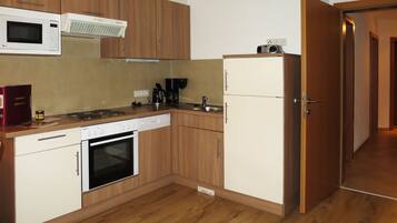 Kühlschrank, Mikrowelle, Ofen, Geschirrspüler