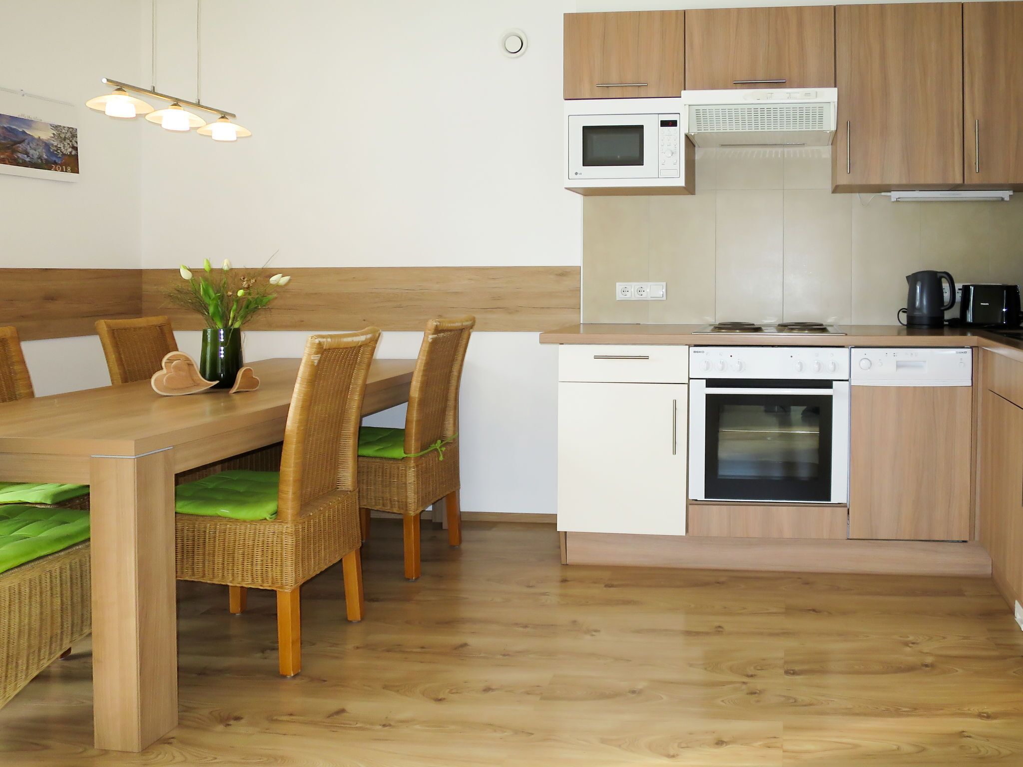 Kühlschrank, Mikrowelle, Ofen, Geschirrspüler