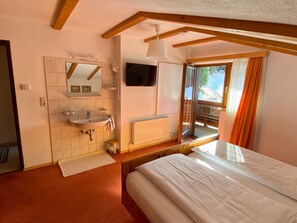 3 bedrooms, Internet