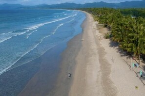 Beach - Basios Place Tourist Inn by RedDoorz (Palawan)