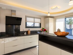 Køleskab, mikrobølgeovn, ovn, opvaskemaskine