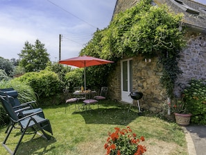 Outdoor dining - L'Hirondelle by Interhome (Saint Jean du Doigt)