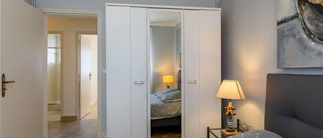 2 habitaciones, tabla de planchar con plancha y wifi