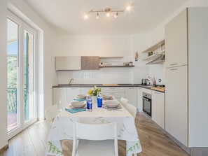 Fridge, oven, dishwasher, toaster