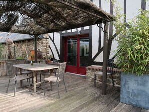 Outdoor dining - Valhalla, chez Emile by Interhome (Planguenoual)