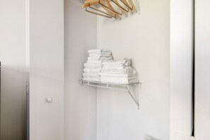 Interior - Cool Ft Lauderdale Downtown 2BR w/ Pool, Gym, A/C & W/D, by Blueground (Miami)