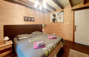 2 bedrooms, iron/ironing board, travel cot, bed sheets