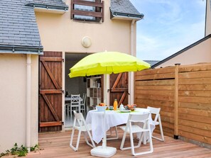 Outdoor dining - La Criée by Interhome (La Turballe)