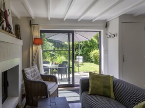 TV, fireplace, DVD player - Entre mer et jardin by Interhome (St-Pierre-en-Port)