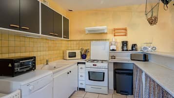 Refrigerador, microondas, horno y lavavajillas