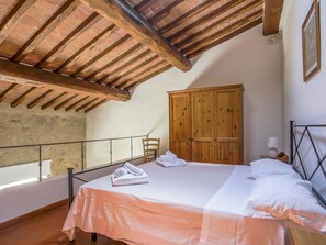 1 slaapkamer, een bureau, wifi