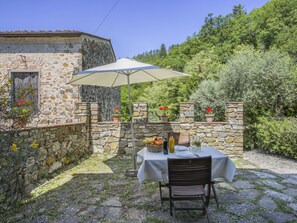 Outdoor dining - Le Ginestre by Interhome (Florence)