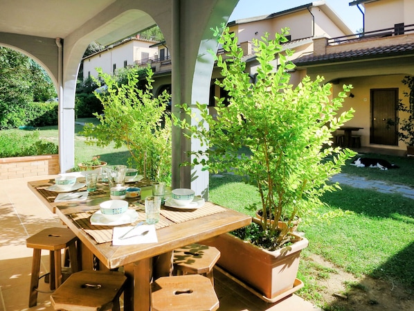 Outdoor dining