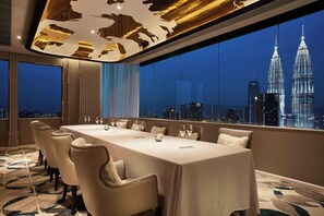2 restaurants; ze serveren er ontbijt, lunch, diner en brunch 