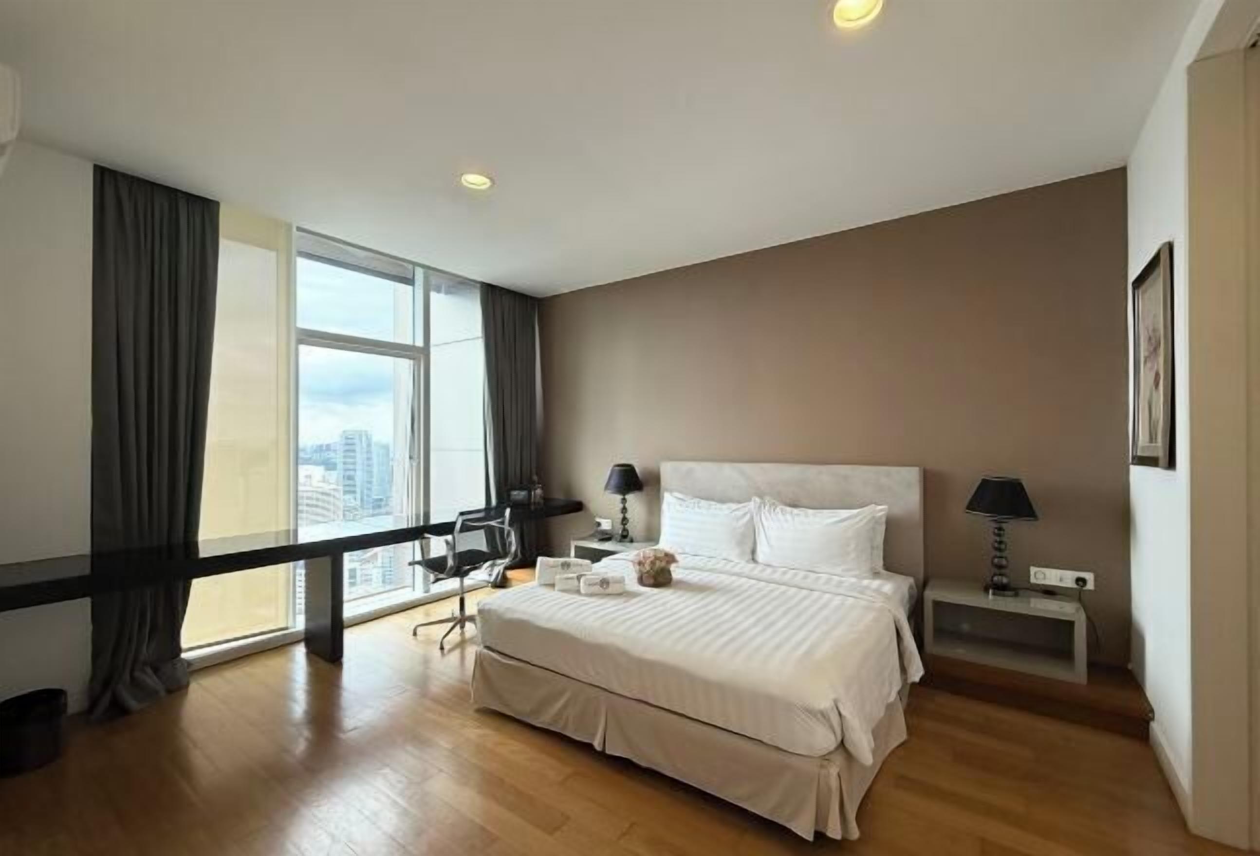 Een kluis op de kamer, verduisterende gordijnen, gratis wifi, beddengoed