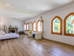 5 habitaciones y acceso a internet