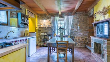 Kühlschrank, Ofen, Geschirrspüler, Hochstuhl