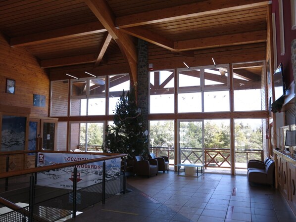Lobby - Appart Vacances Pyrénées 2000 by Interhome (Bolquere)