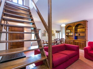 TV, caminetto, tavolo da calcetto