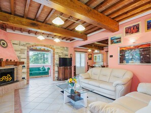 Televisión, chimenea