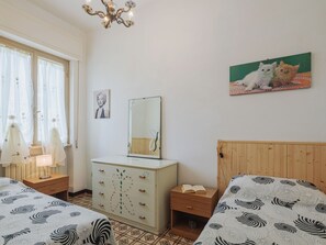 3 habitaciones, tabla de planchar con plancha y wifi