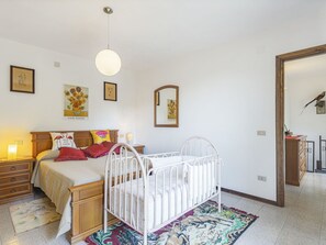 2 quartos, ferros/tábuas de passar roupa
