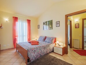 2 slaapkamers, een strijkplank/strijkijzer, wifi