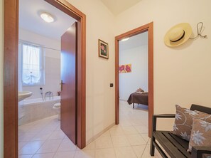 Hair dryer, towels - Apartment Anna by Interhome (Marina di Massa)