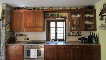 Kühlschrank, Ofen, Geschirrspüler, Kochgeschirr/Geschirr/Besteck