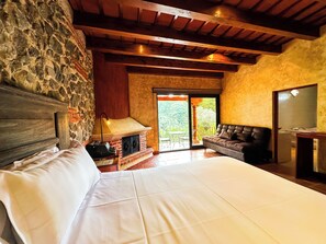 Individually furnished, desk, free WiFi - Le Suisse Spa (Santa Lucía Milpas Altas)