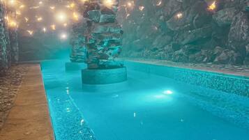 Behandelingskamers voor koppels, een sauna, een bubbelbad, een stoombad