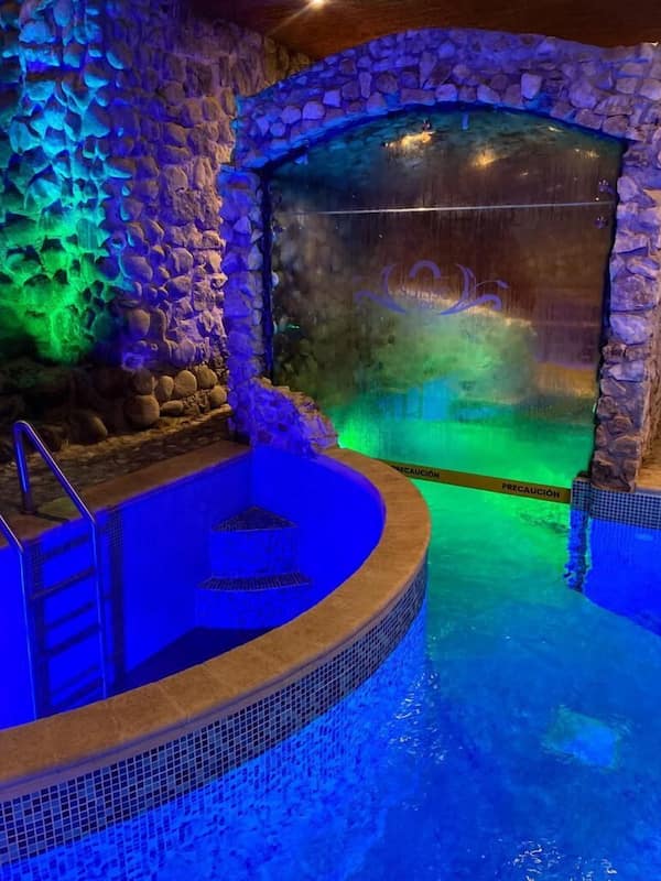 Couples treatment room(s), sauna, hot tub, steam room