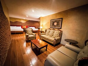 Individually furnished, desk, free WiFi - Le Suisse Spa (Santa Lucía Milpas Altas)