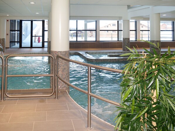 Piscine intérieure, piscine chauffée