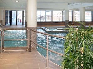 Piscina coperta, una piscina riscaldata