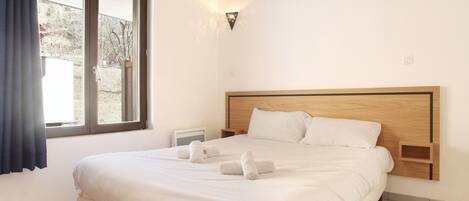 1 bedroom, WiFi, bed sheets