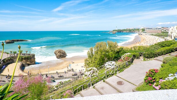 A coastal view with a beach, a lighthouse, and a promenade with steps leading down to the beach. - Le Grand Large by Interhome (Biarritz)