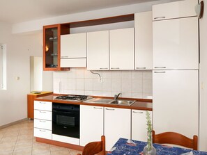 Fridge, oven, cookware/dishes/utensils