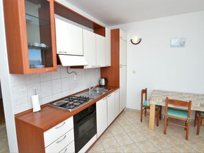 Fridge, oven, cookware/dishes/utensils